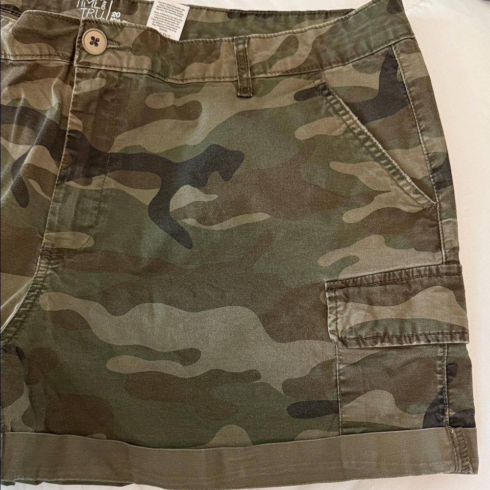 Time and Tru Women's Camo Cargo Shorts - Picture 3 of 5